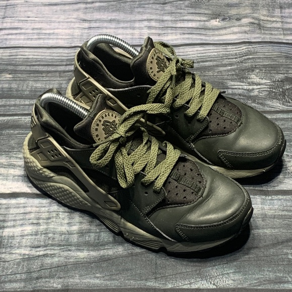 Nike Shoes - Nike Air Huarache Sneakers